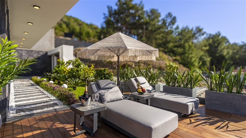 Luxury villas with panoramic views of the Mediterranean Sea