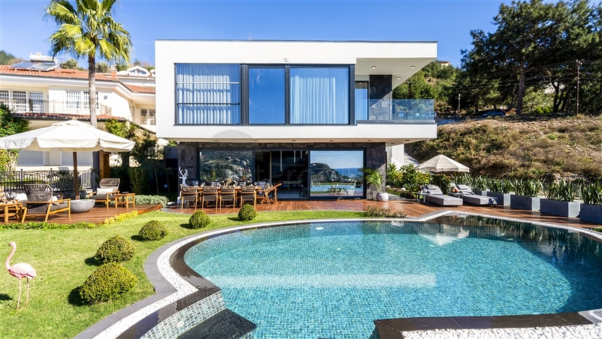 Luxury villas with panoramic views of the Mediterranean Sea