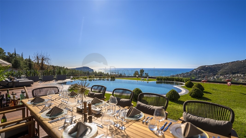 Luxury villas with panoramic views of the Mediterranean Sea
