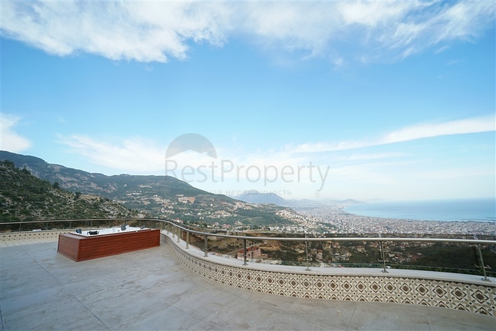 A unique villa with panoramic views of Alanya