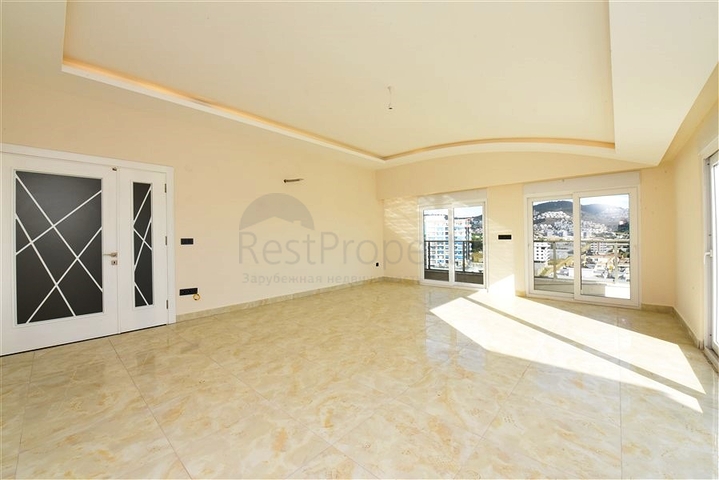 3+1 penthouse with sea view in Mahmutlar area