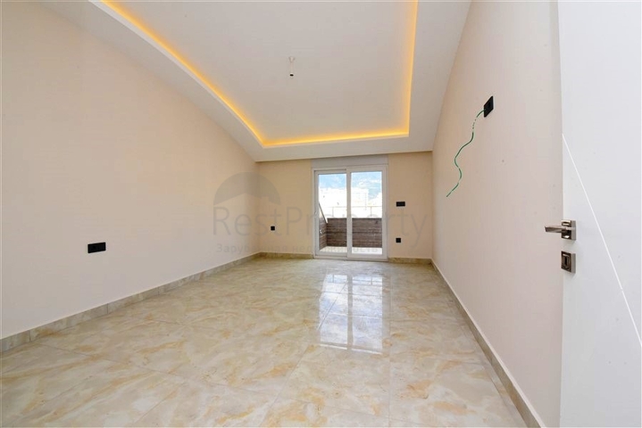 3+1 penthouse with sea view in Mahmutlar area