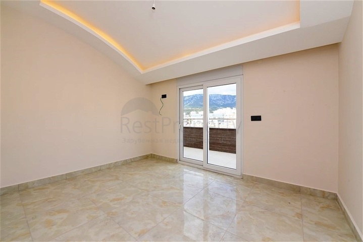 3+1 penthouse with sea view in Mahmutlar area