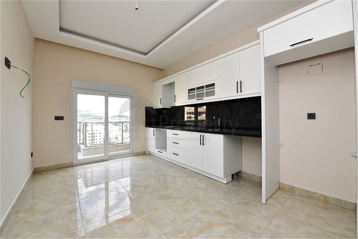 3+1 penthouse with sea view in Mahmutlar area