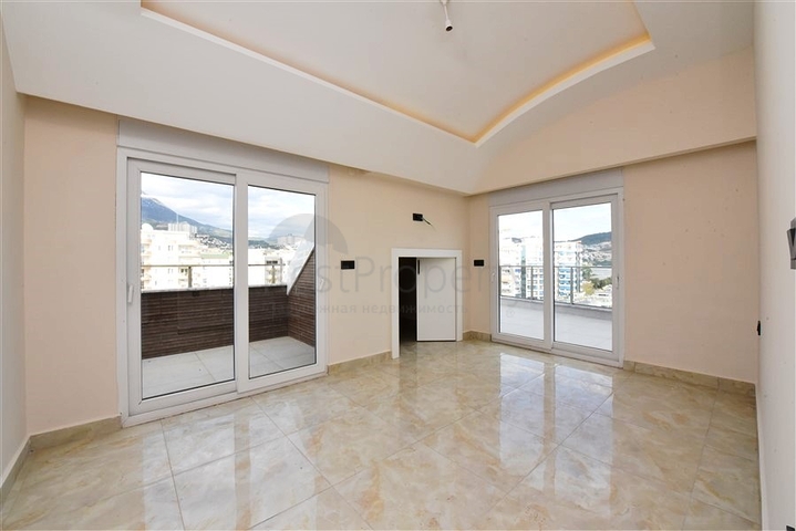 3+1 penthouse with sea view in Mahmutlar area