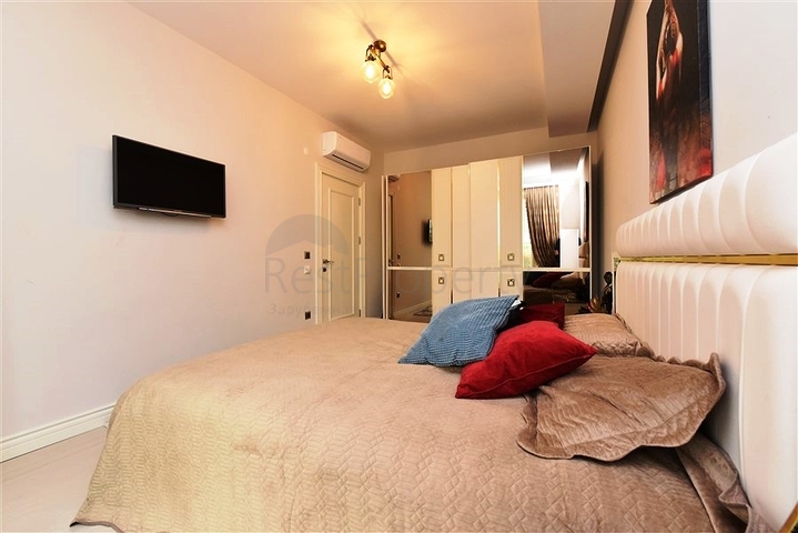 One-bedroom apartment in a complex on the first line in Kestel district