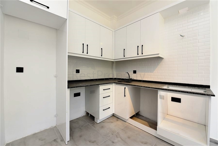 1+1 apartment in a new complex in Avsalar district