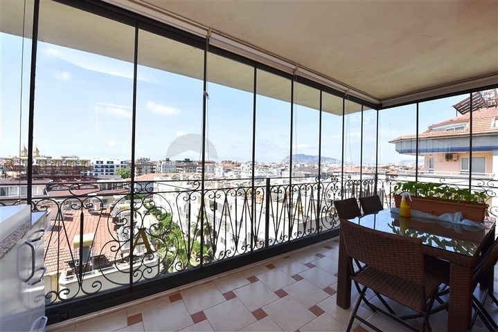 5+1 penthouse in Oba area, 600 m from the sea