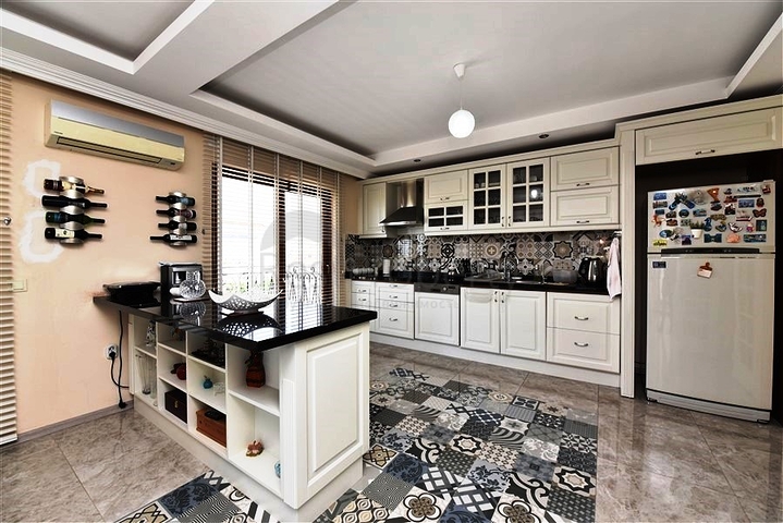 5+1 penthouse in Oba area, 600 m from the sea