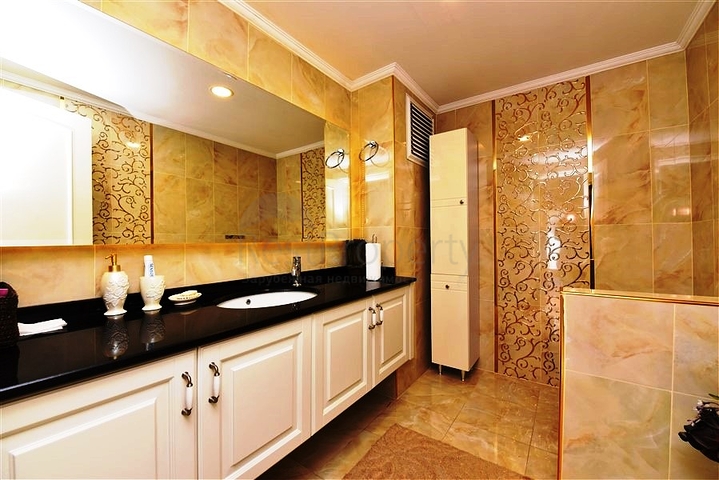 5+1 penthouse in Oba area, 600 m from the sea