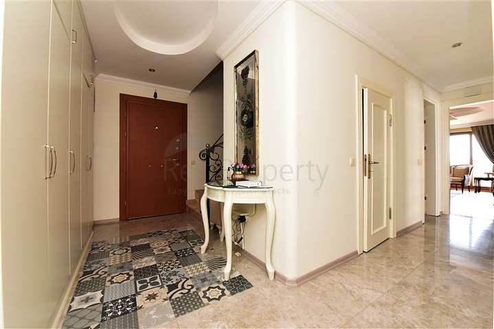 5+1 penthouse in Oba area, 600 m from the sea