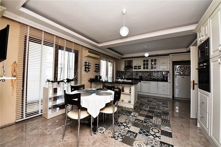 5+1 penthouse in Oba area, 600 m from the sea