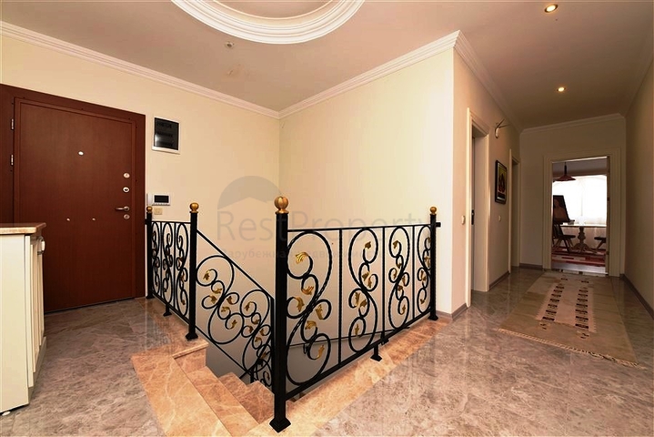 5+1 penthouse in Oba area, 600 m from the sea