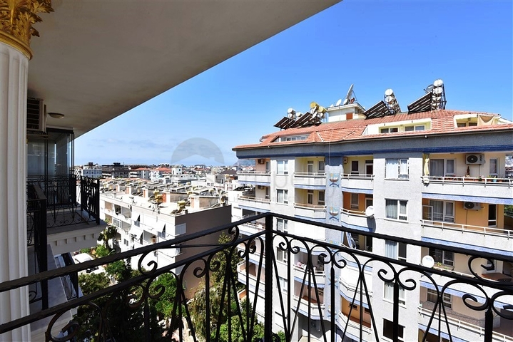 5+1 penthouse in Oba area, 600 m from the sea