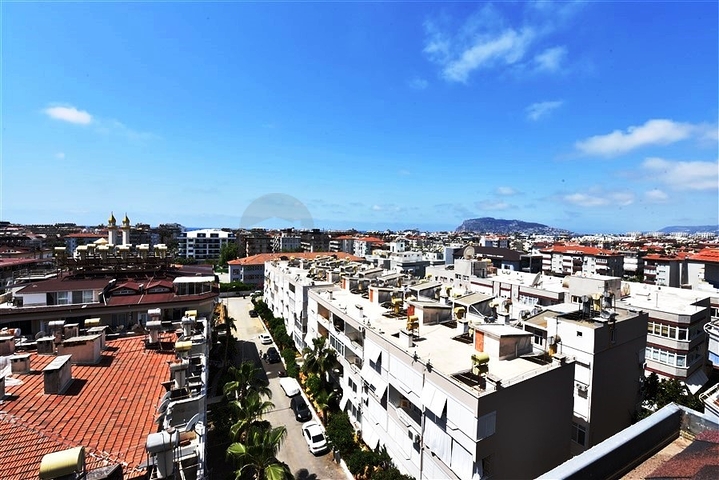 5+1 penthouse in Oba area, 600 m from the sea