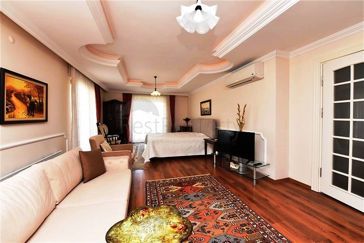 5+1 penthouse in Oba area, 600 m from the sea