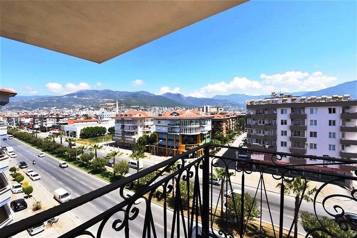 5+1 penthouse in Oba area, 600 m from the sea