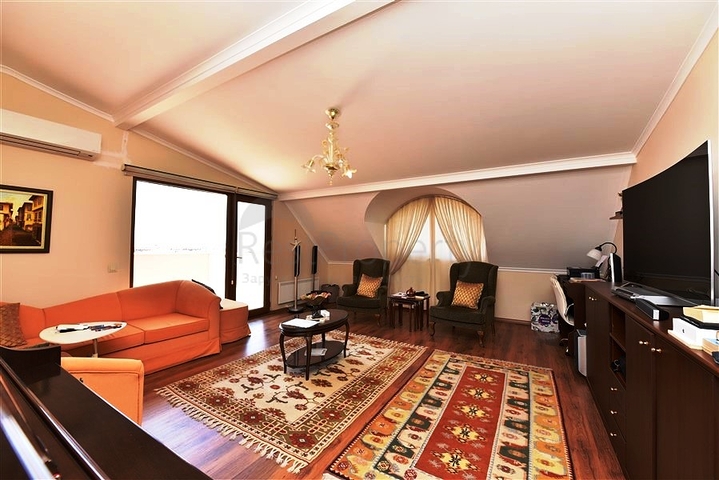 5+1 penthouse in Oba area, 600 m from the sea