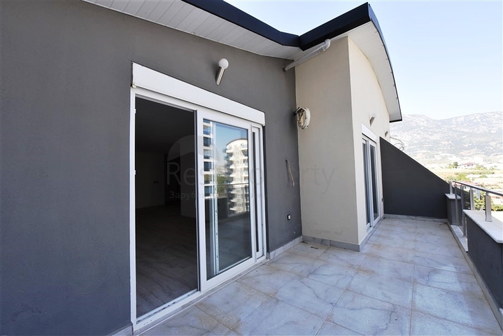 Mountain view penthouse in Mahmutlar area