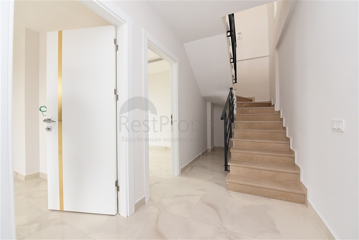 2+1 penthouse for sale with sea view in Kestel area