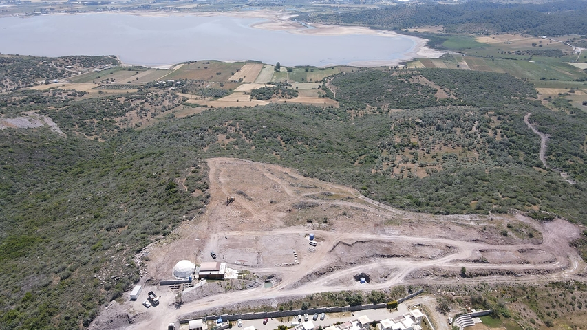 Modern style villas with lake views.