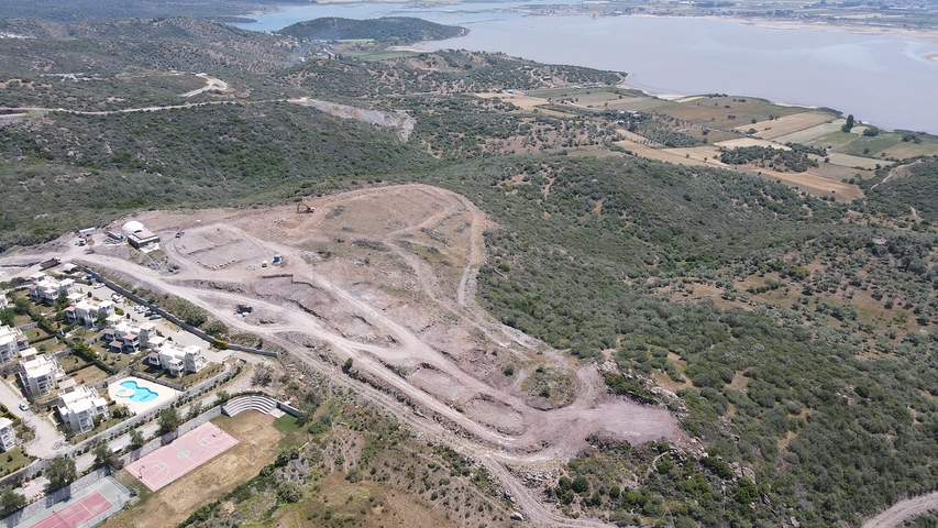 Modern style villas with lake views.