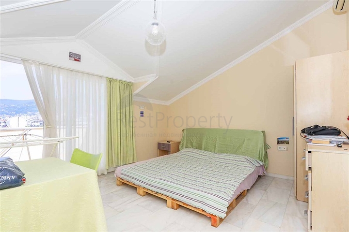 Spacious 4+1 penthouse for a large family