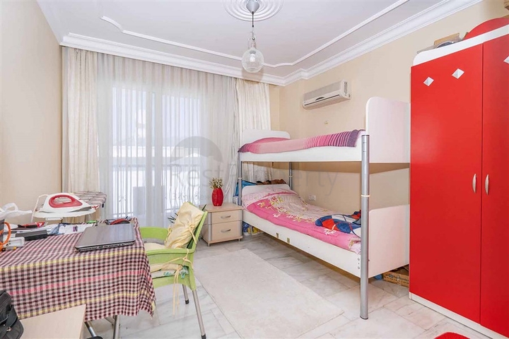 Spacious 4+1 penthouse for a large family