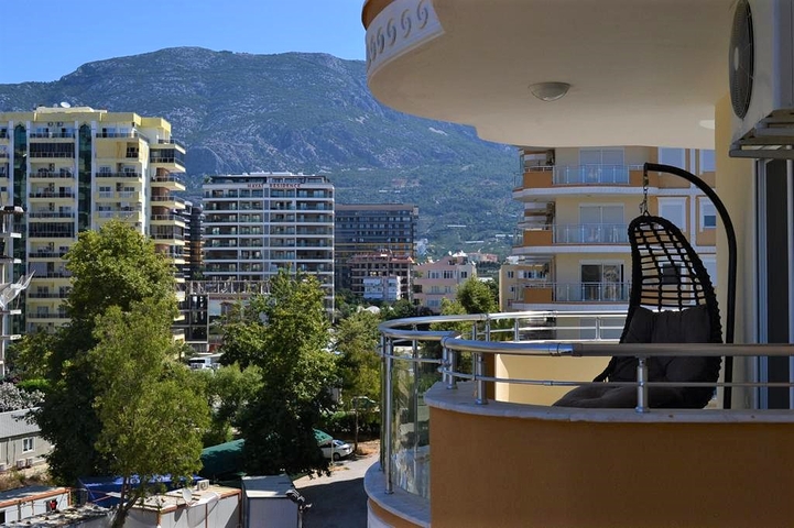 2+1 apartment with sea view in Mahmutlar district