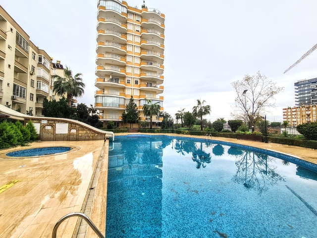 2+1 apartment with sea view in Mahmutlar district