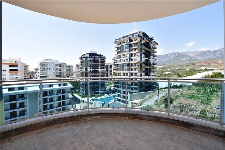 One-bedroom apartment with panoramic mountain views in the Mahmutlar area