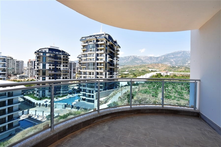 One-bedroom apartment with panoramic mountain views in the Mahmutlar area