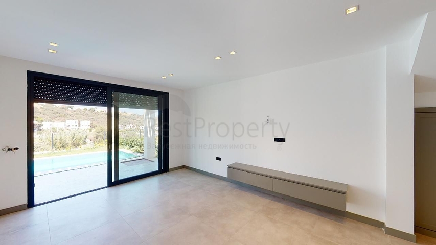 Secluded villas with sea views