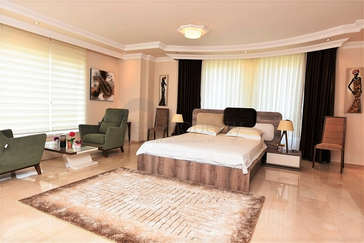 Villa overlooking the Mediterranean Sea in Demirtas area