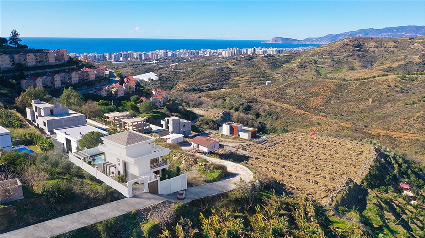 Villa with sea view 5+1 in Kargicak area