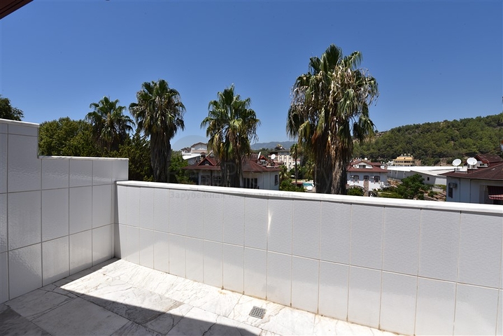 Spacious 7+1 villa in Kestel area