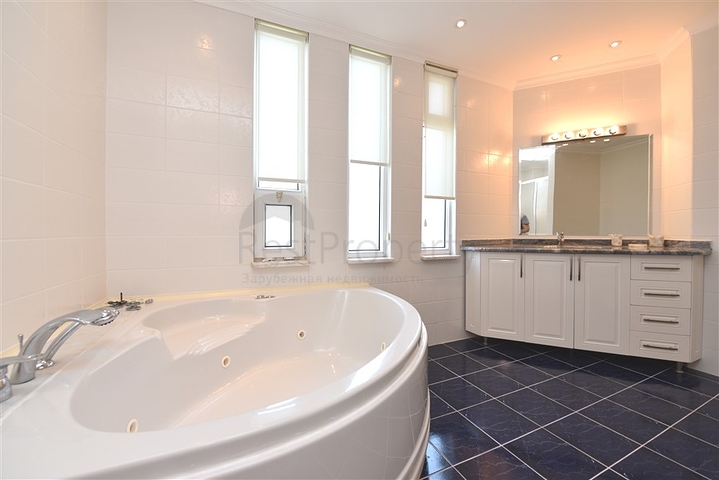 Spacious 7+1 villa in Kestel area