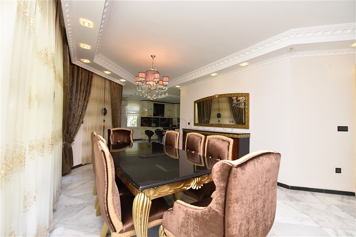 Spacious 7+1 villa in Kestel area