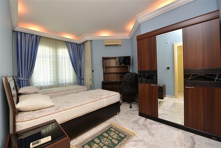 Spacious 7+1 villa in Kestel area