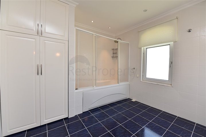 Spacious 7+1 villa in Kestel area