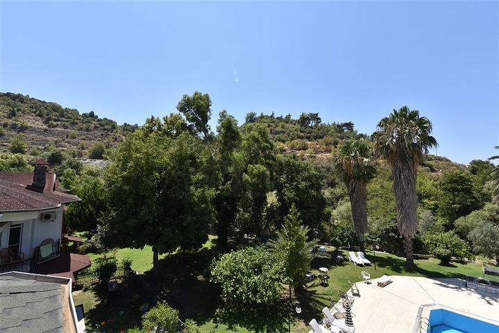 Spacious 7+1 villa in Kestel area