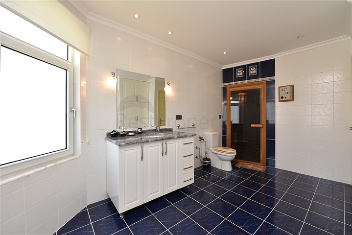 Spacious 7+1 villa in Kestel area