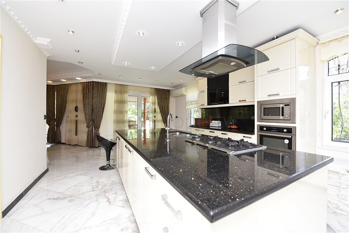 Spacious 7+1 villa in Kestel area