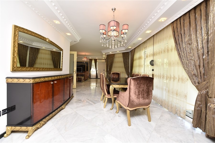 Spacious 7+1 villa in Kestel area