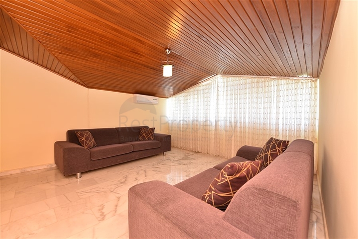 Spacious 7+1 villa in Kestel area