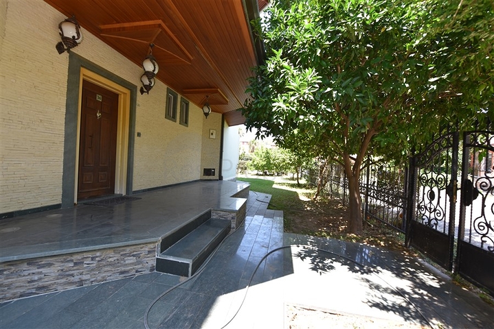 Spacious 7+1 villa in Kestel area