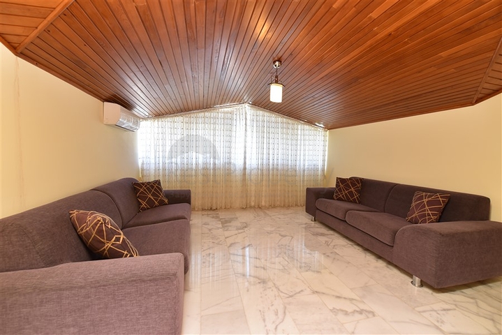 Spacious 7+1 villa in Kestel area