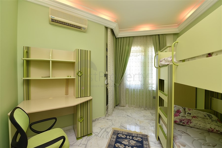 Spacious 7+1 villa in Kestel area