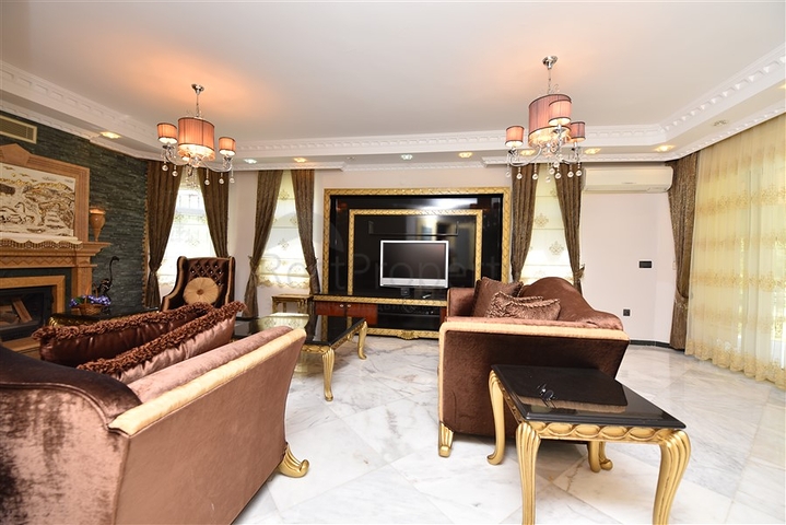 Spacious 7+1 villa in Kestel area