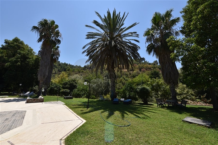 Spacious 7+1 villa in Kestel area